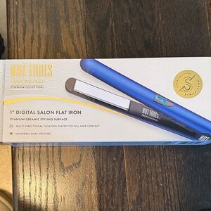 Hot Tools Blue Digital Salon Flat Iron. New!